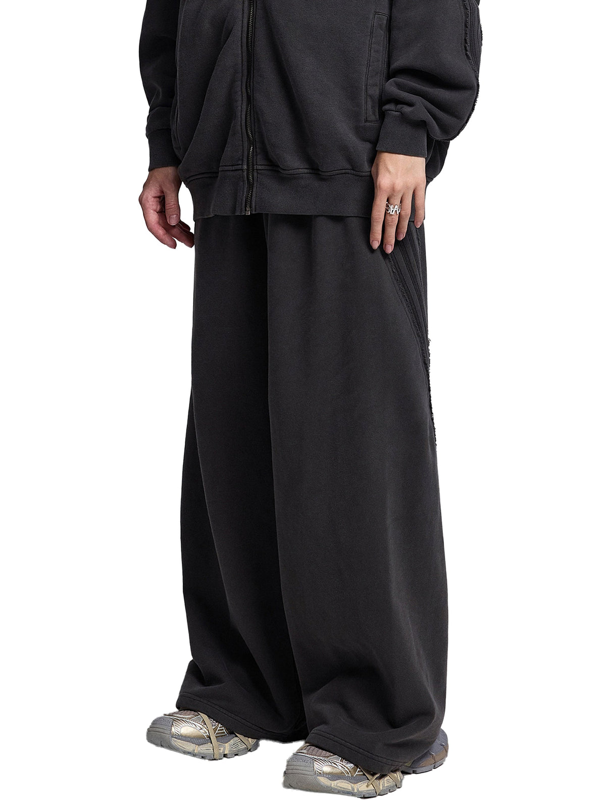 Snow Washed Tape Raw-Edge Sweatpants