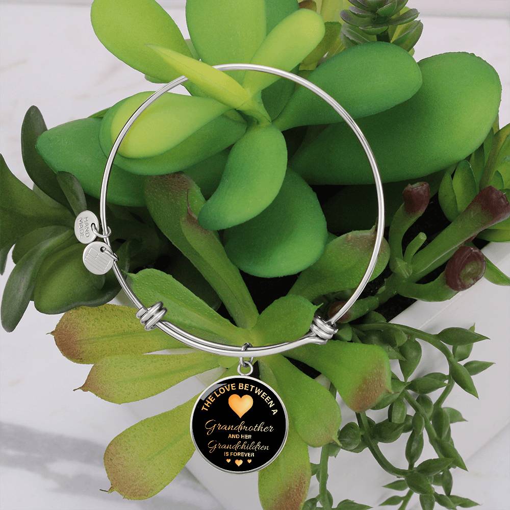 The Love Between a Grandmother and Grandchildren Is Forever Circle Bangle