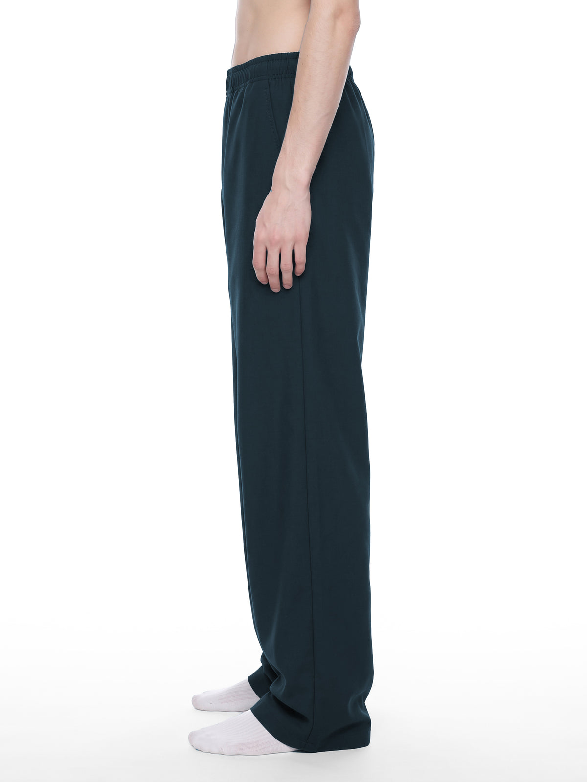 Men’s Loose Straight-Leg Pants model side view