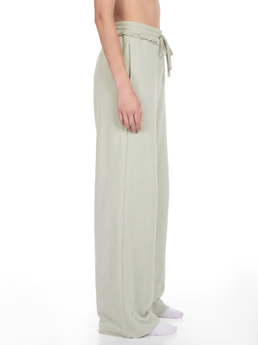 Women’s Wide Leg Raw Edge Sweatpants white gray model side view